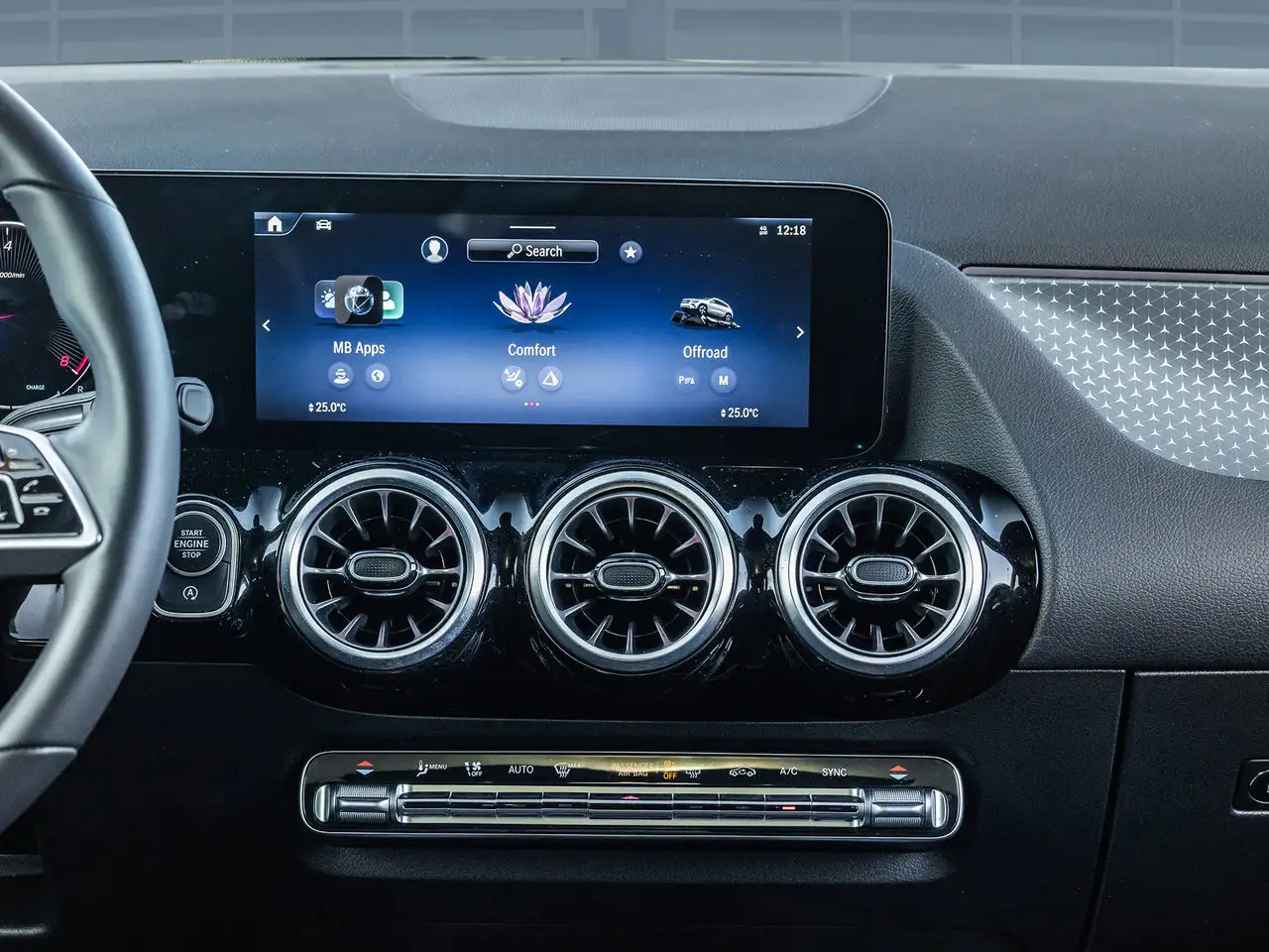 Mercedes-Benz GLA снимка Mercedes-Benz GLA