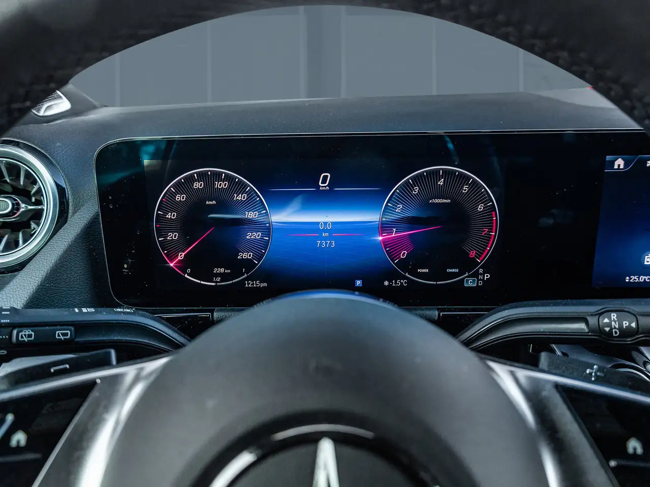 Mercedes-Benz GLA снимка Mercedes-Benz GLA