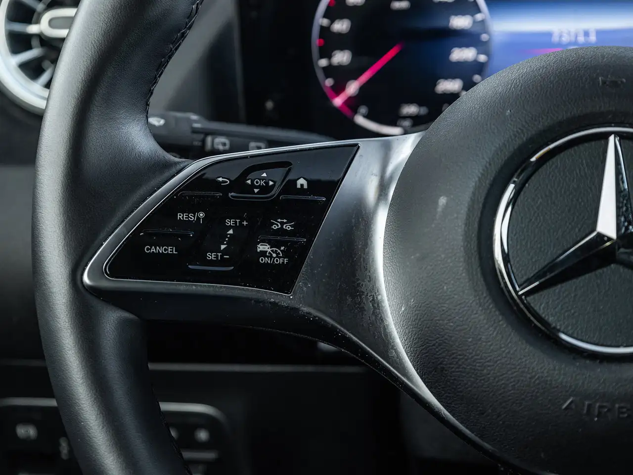 Mercedes-Benz GLA снимка Mercedes-Benz GLA