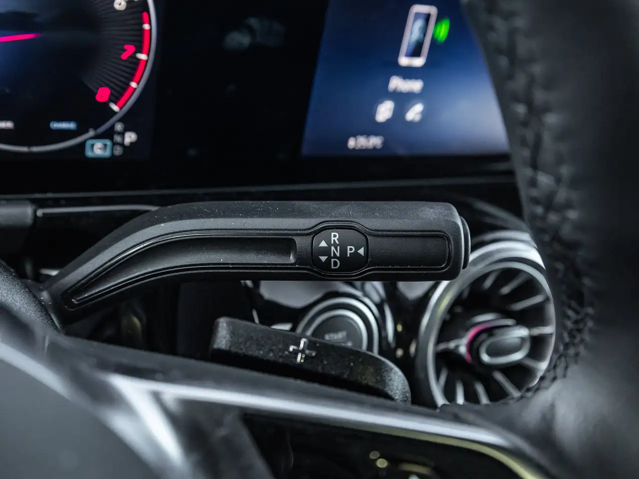 Mercedes-Benz GLA снимка Mercedes-Benz GLA