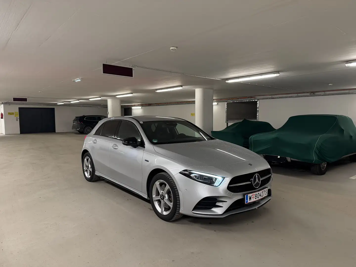 Mercedes-Benz A 250 e Hybrid Amg Paket - 1