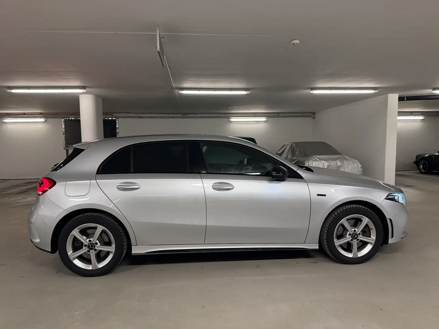 Mercedes-Benz A 250 e Hybrid Amg Paket - 2