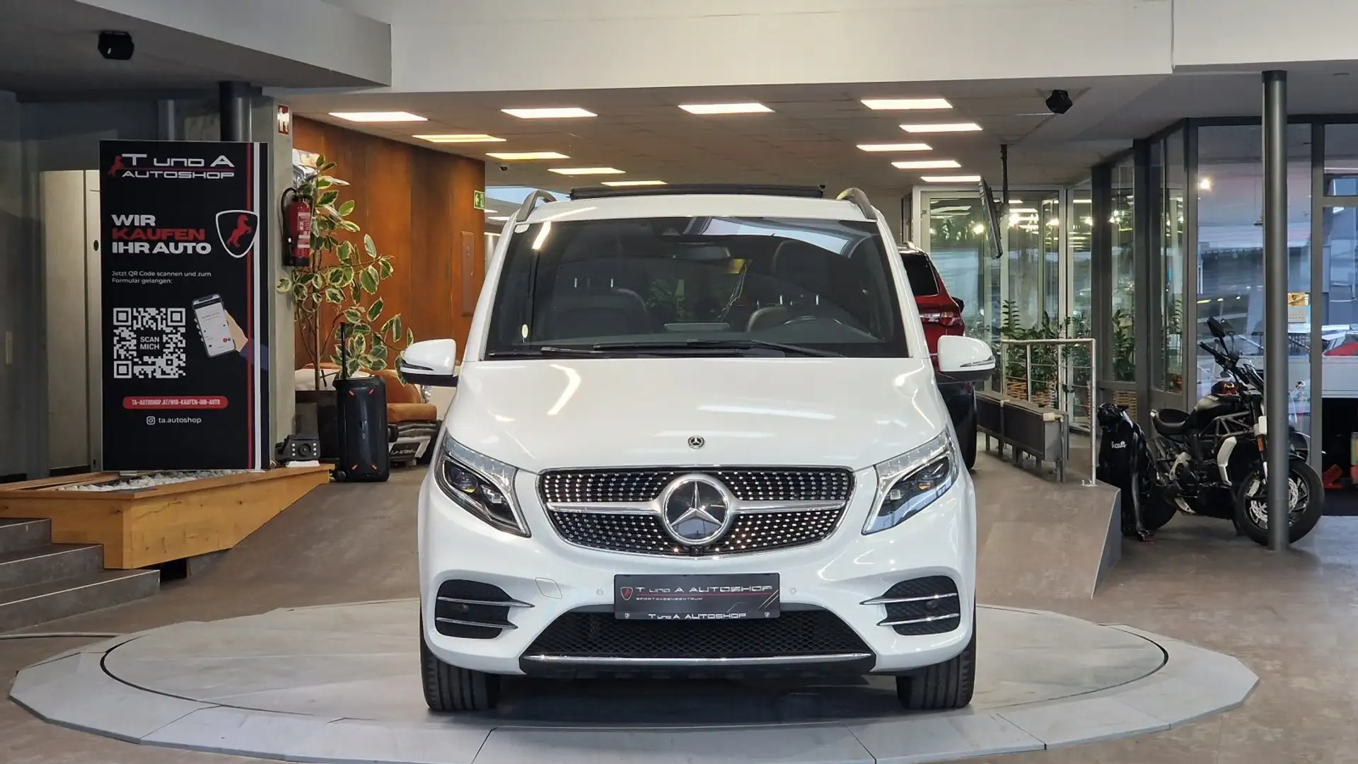 Mercedes-Benz V 300 V 300d Lang 6-Sitzer AMG-Line Aut. *Pano*360°*LED* Weiß - 2