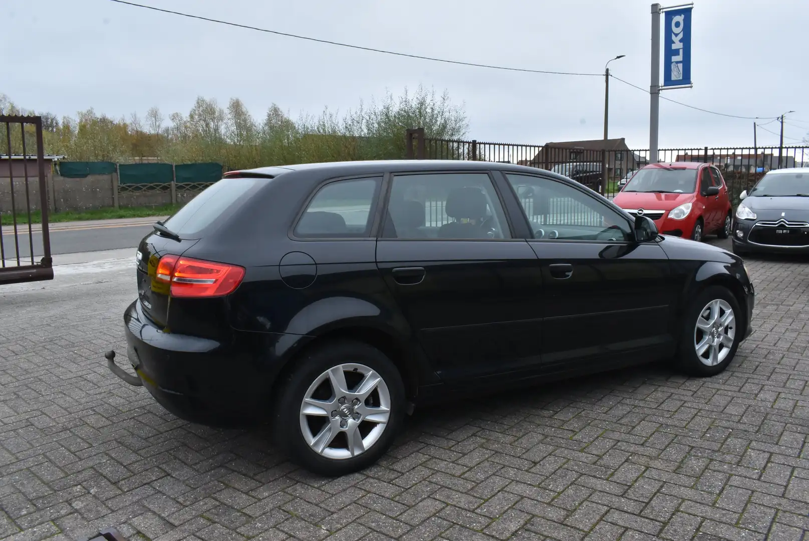 Audi A3 Sportback 1.6 TDi Attraction Noir - 2