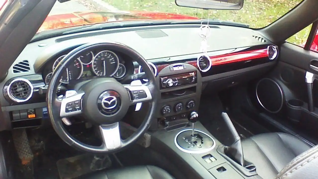 Mazda MX-5 Miata снимка Mazda MX-5 Miata