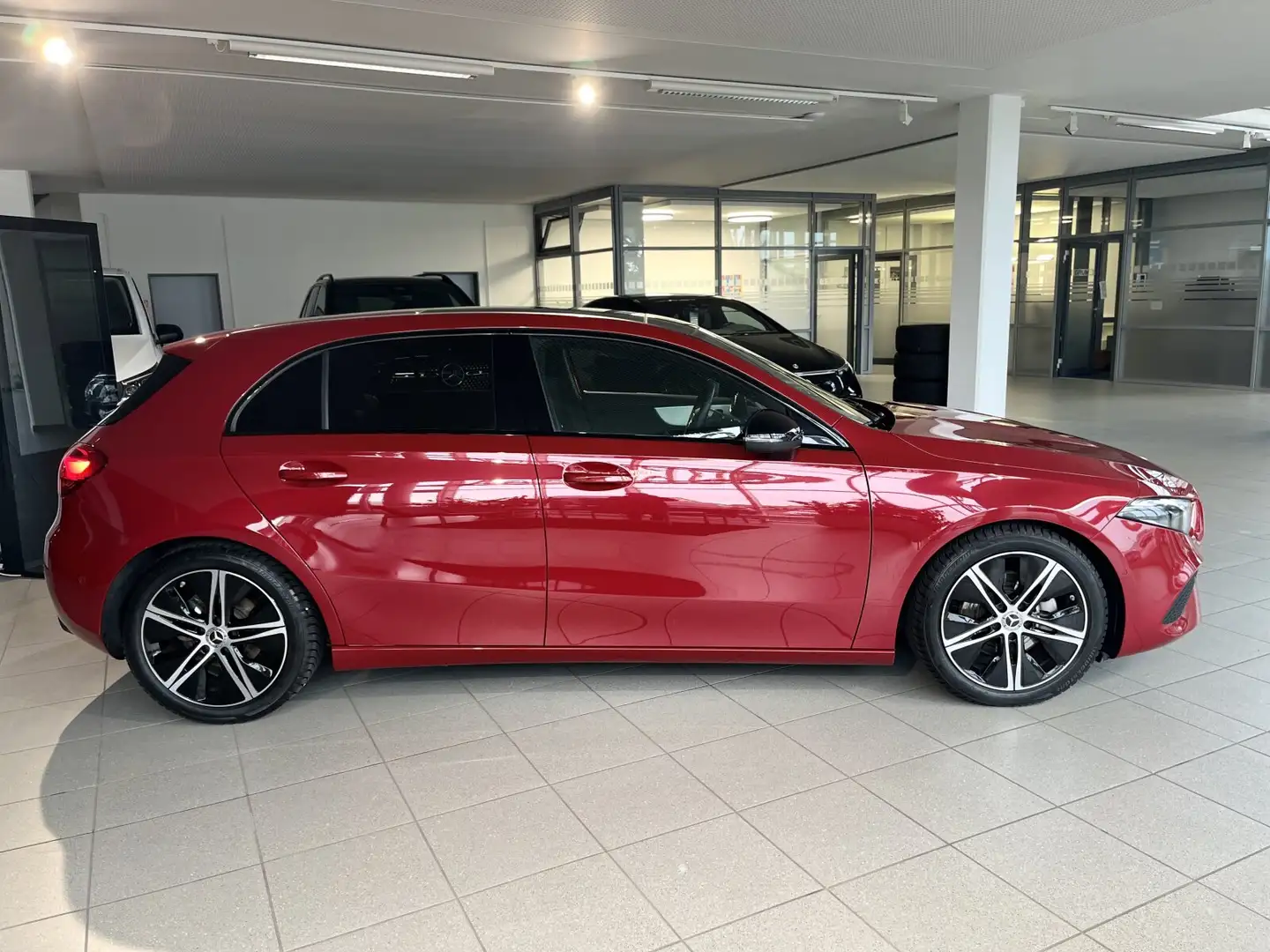 Mercedes-Benz A 200 A 200 d Progr.Advanced+Night+Leder+Pano+Distron+ Rot - 2
