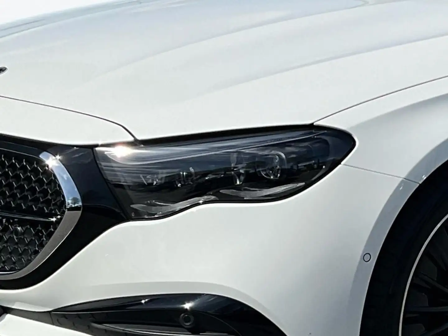 Mercedes-Benz E 220 d Edition AMG 360 ACC AHK AUT DynLicht LED Weiß - 2
