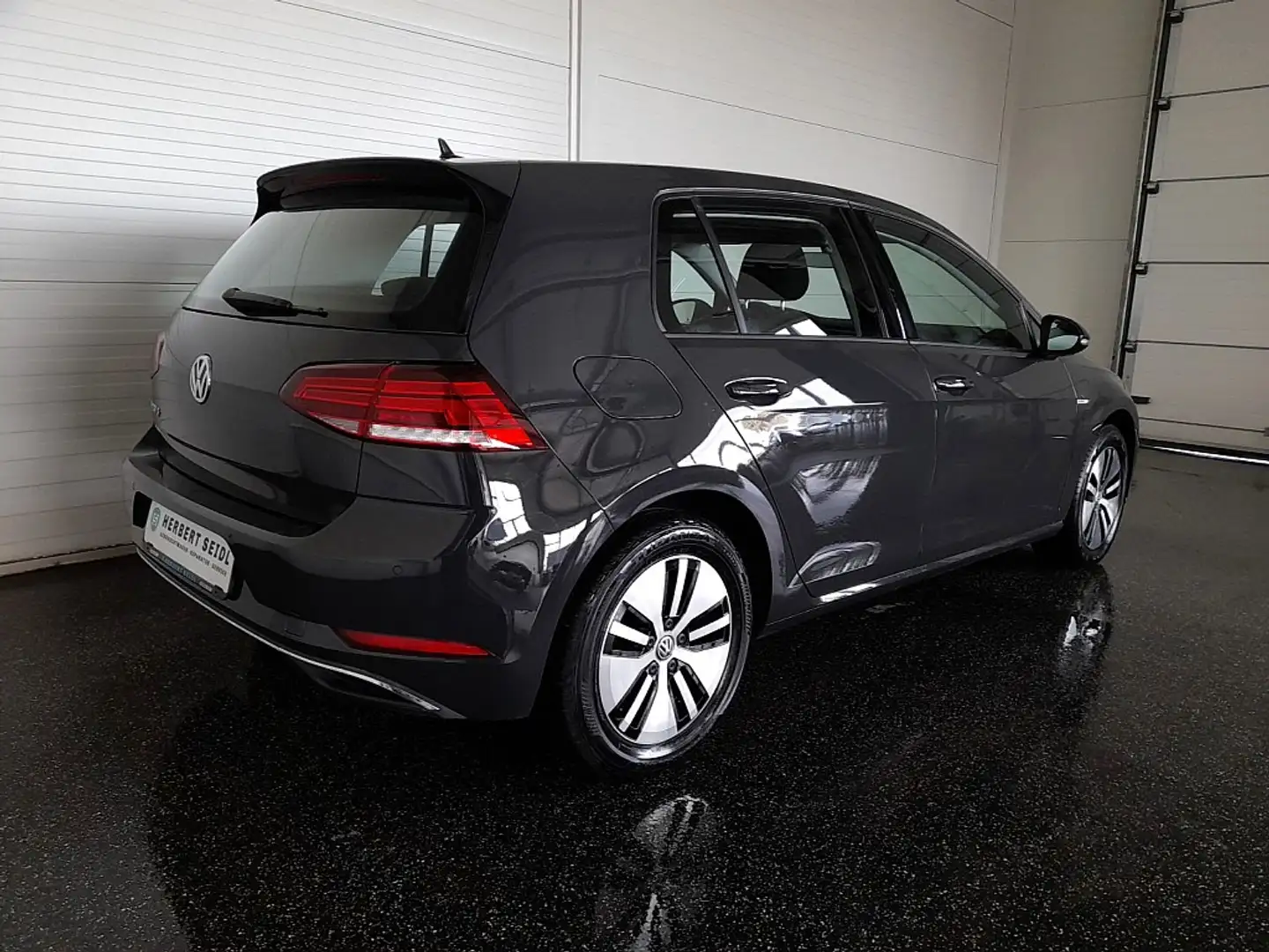 Volkswagen e-Golf VII 35,8kWh *CCS-LADEDOSE / LED / NAVI / WINTER... Серый - 2
