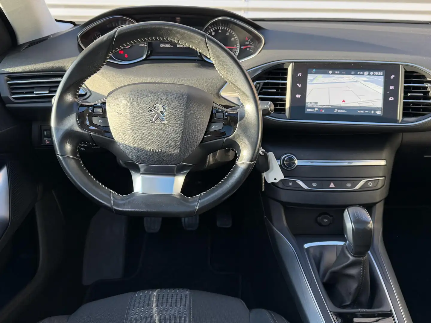 Peugeot 308 1.2 PureTech Allure 2e Eigenaar|Navi|Pano|Carplay| Gris - 2