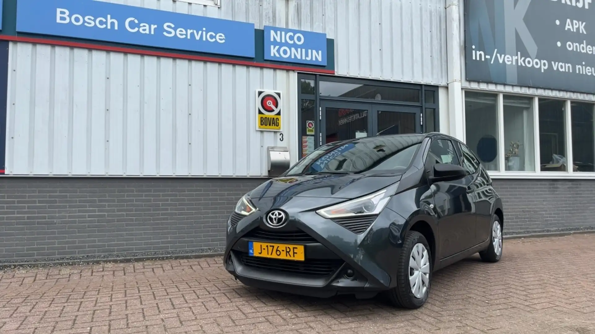 Toyota Aygo AC, audio, electr pakket 1.0 VVT-i x-fun Gris - 1