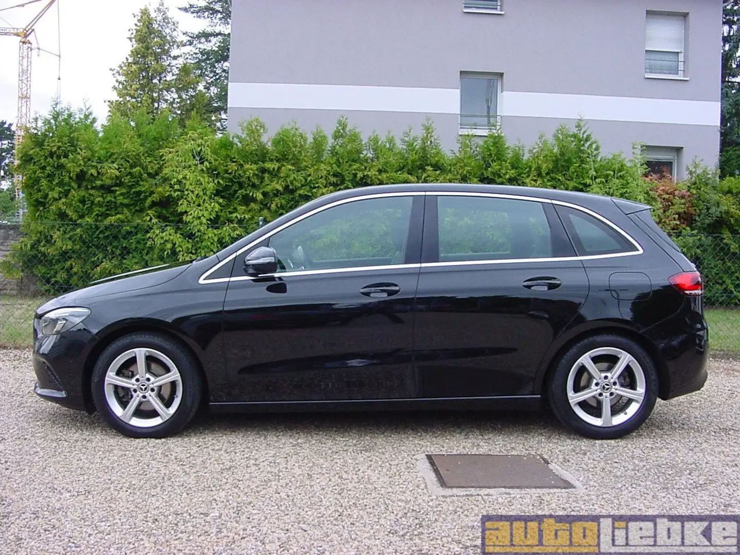Mercedes-Benz B 200 d AUTOM,LED,NAVI-MBUX,SHZ,PARK-ASS,GRA,BT,SH! Zwart - 2