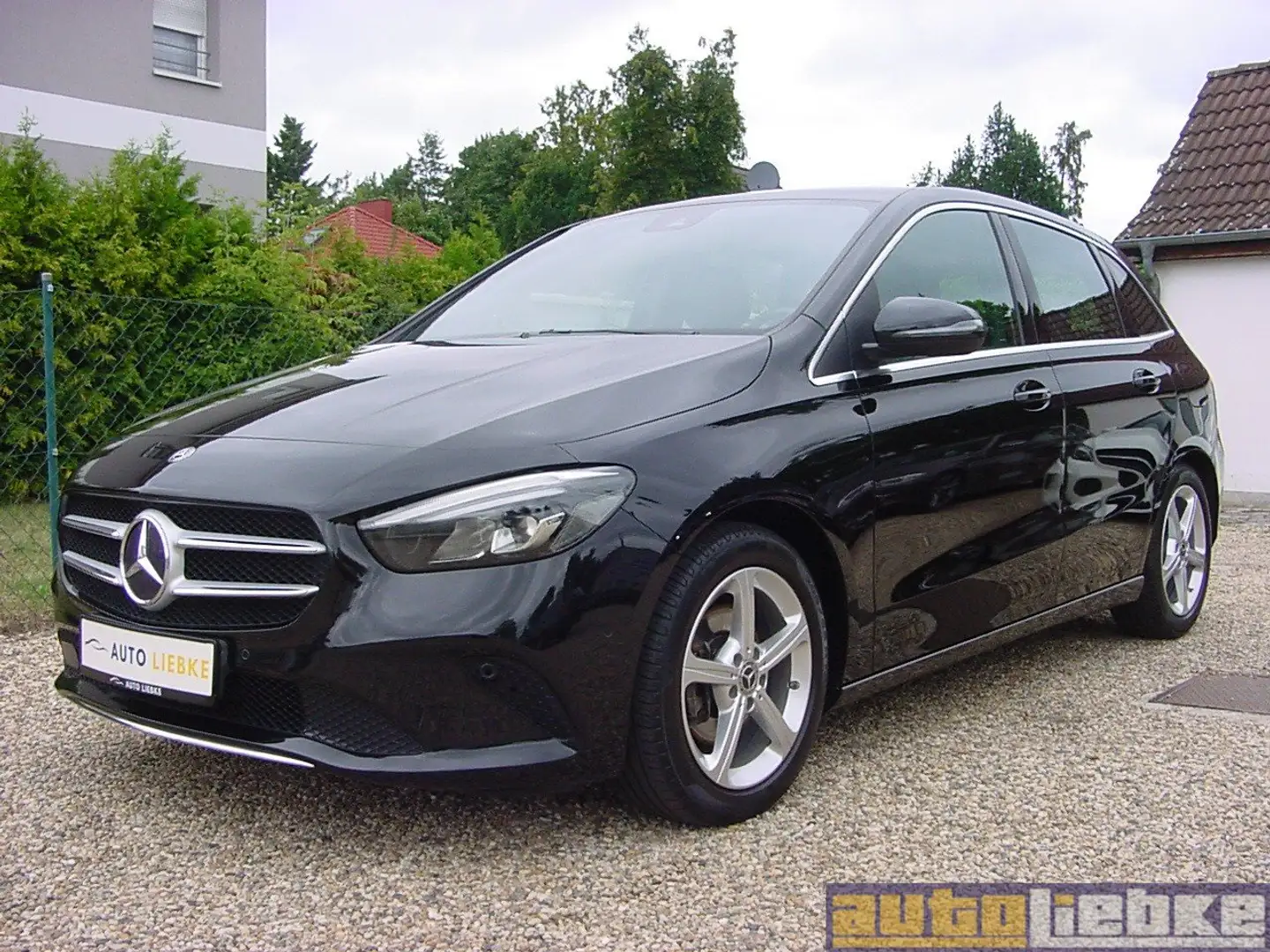 Mercedes-Benz B 200 d AUTOM,LED,NAVI-MBUX,SHZ,PARK-ASS,GRA,BT,SH! Zwart - 1