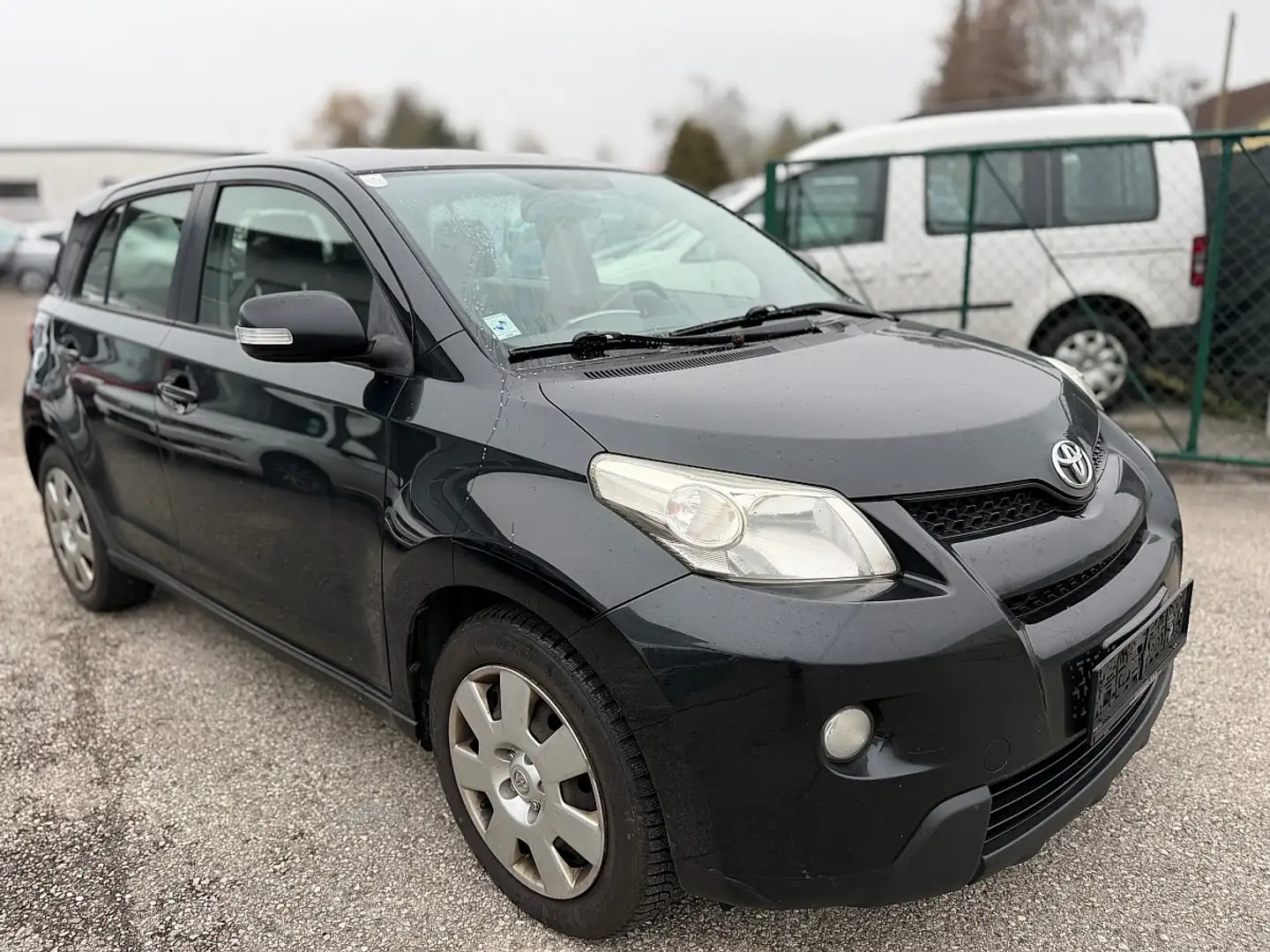 Toyota Urban Cruiser 1,33 dVVT-i S&S High Schwarz - 2