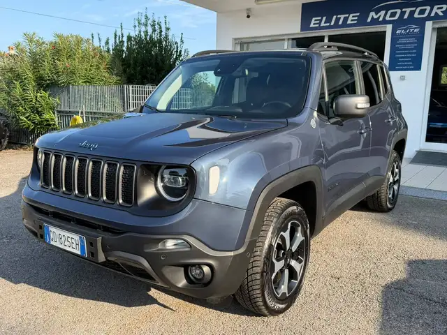 Jeep Renegade view 2