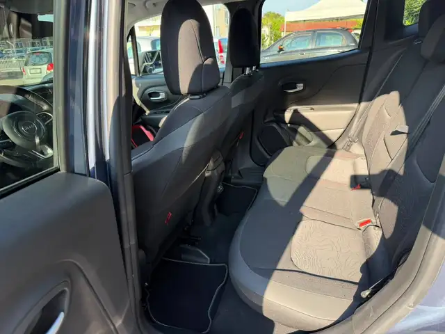 Jeep Renegade view 16