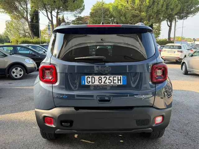 Jeep Renegade view 5