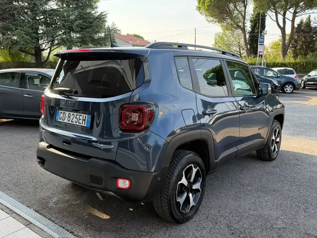 Jeep Renegade view 6