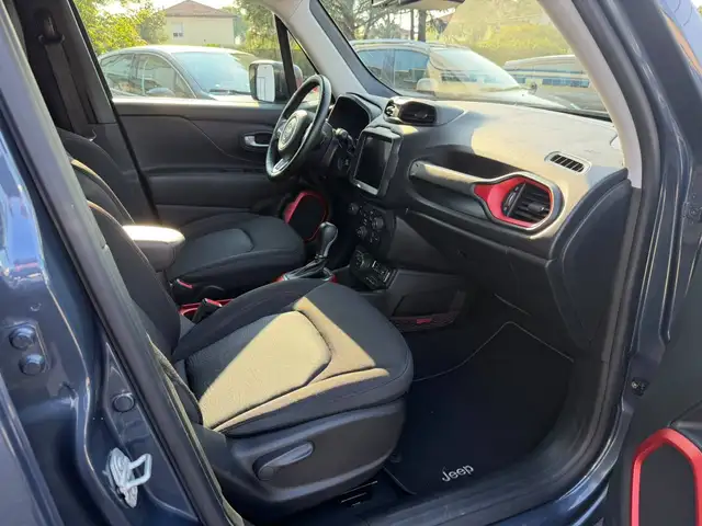 Jeep Renegade view 15