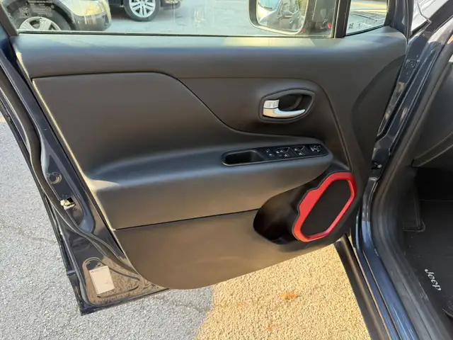 Jeep Renegade view 14