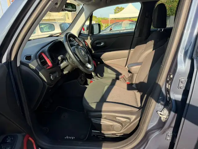 Jeep Renegade view 9