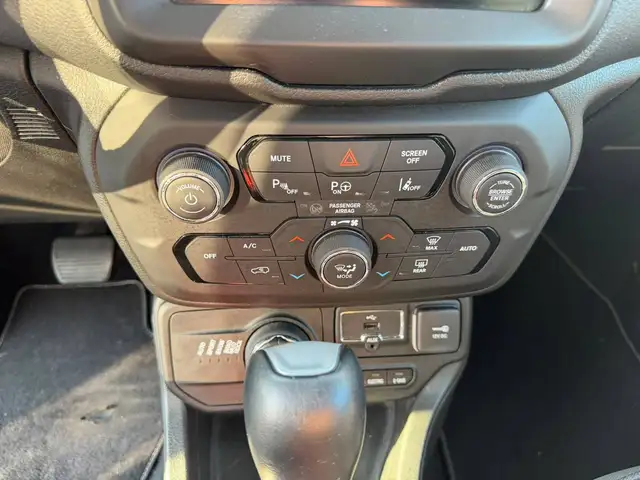 Jeep Renegade view 13