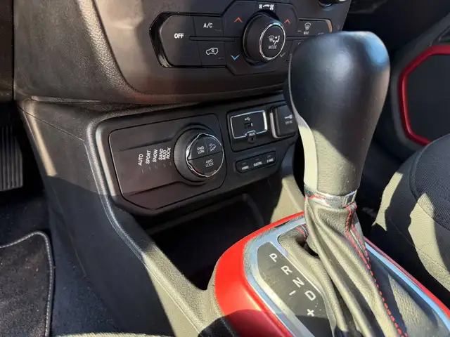Jeep Renegade view 12