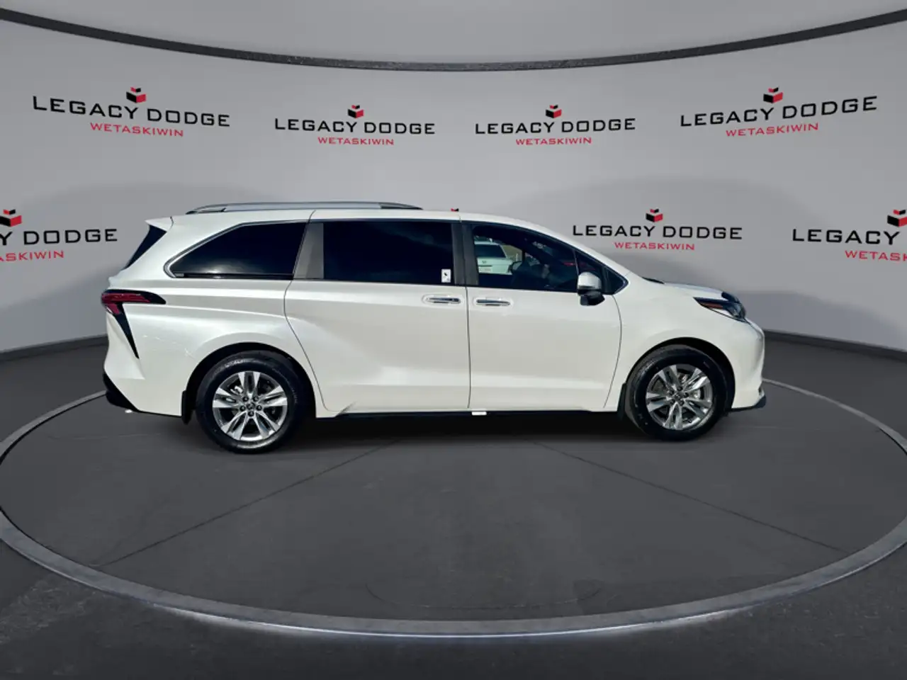 Toyota Sienna снимка Toyota Sienna