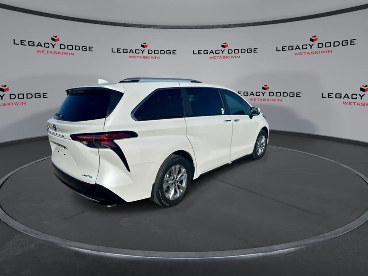 Toyota Sienna снимка Toyota Sienna