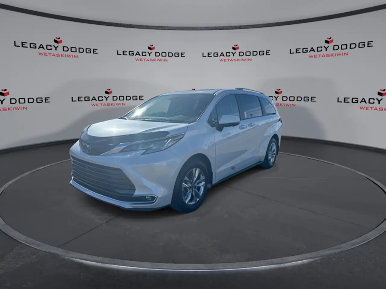 Toyota Sienna снимка Toyota Sienna