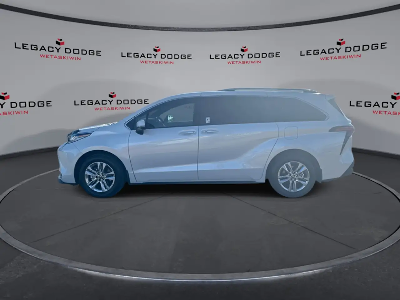 Toyota Sienna снимка Toyota Sienna