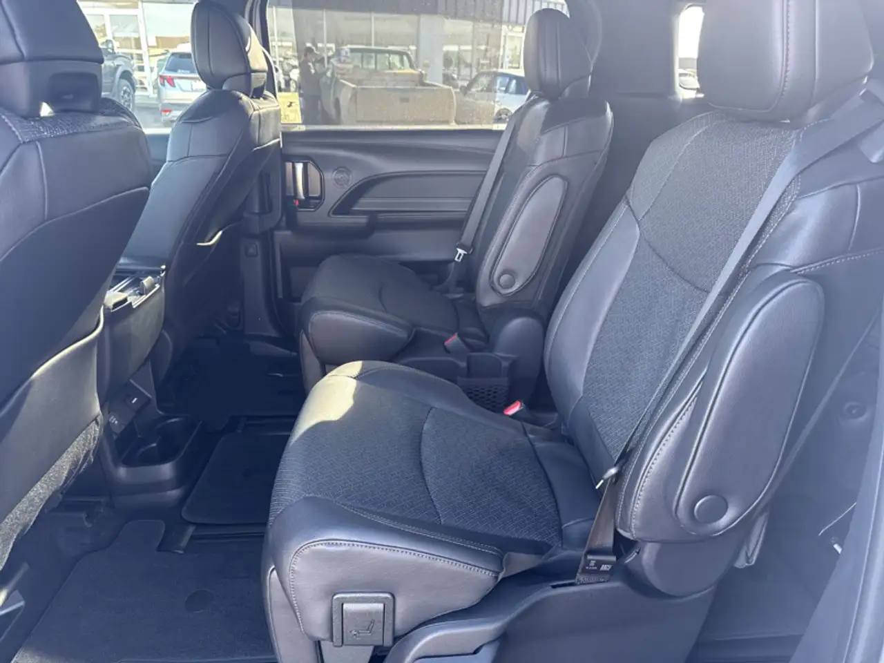 Toyota Sienna снимка Toyota Sienna