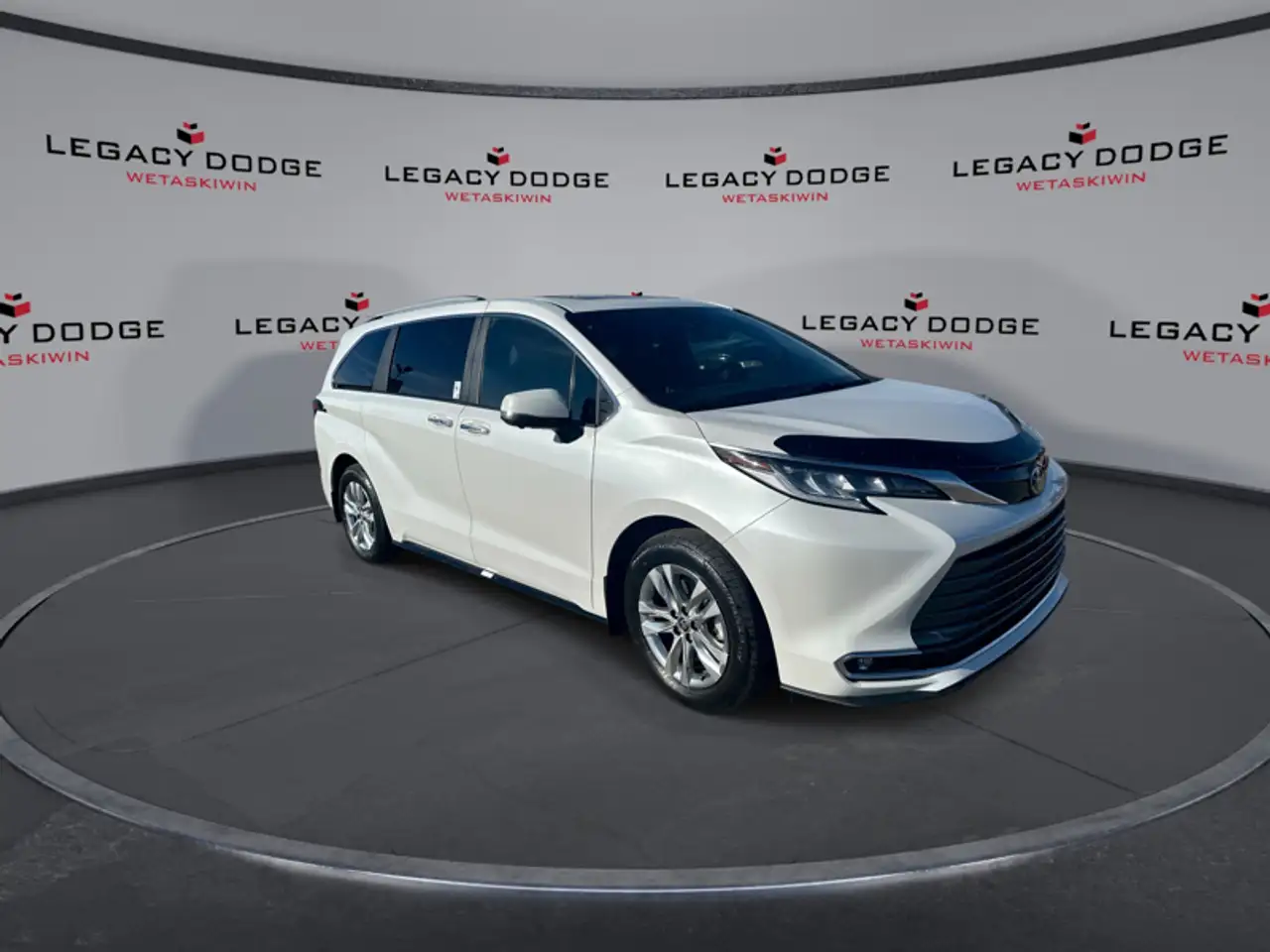Toyota Sienna снимка Toyota Sienna