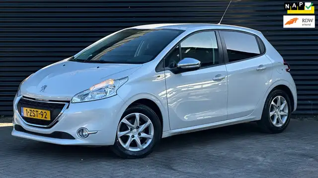 Peugeot 208 1.2 PureTech Style | Navi | Cruise | Trekhaak |