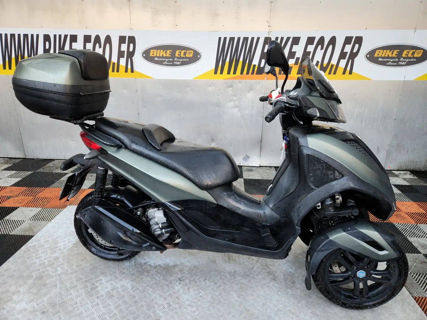 Piaggio MP3 300 Green - 1