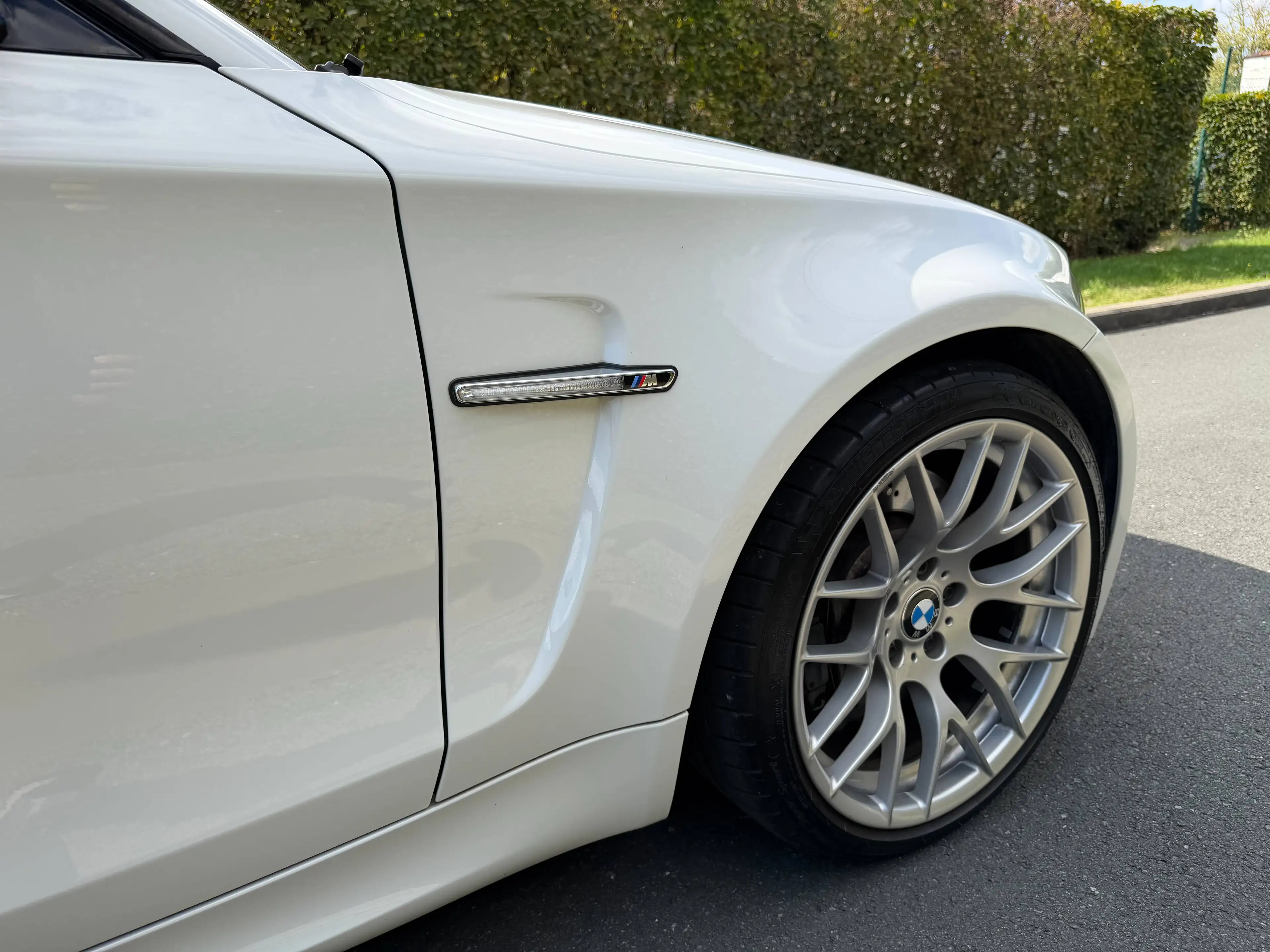 BMW M1 Coupé E82 - Alpine White III - Jantes M359 — photo 9