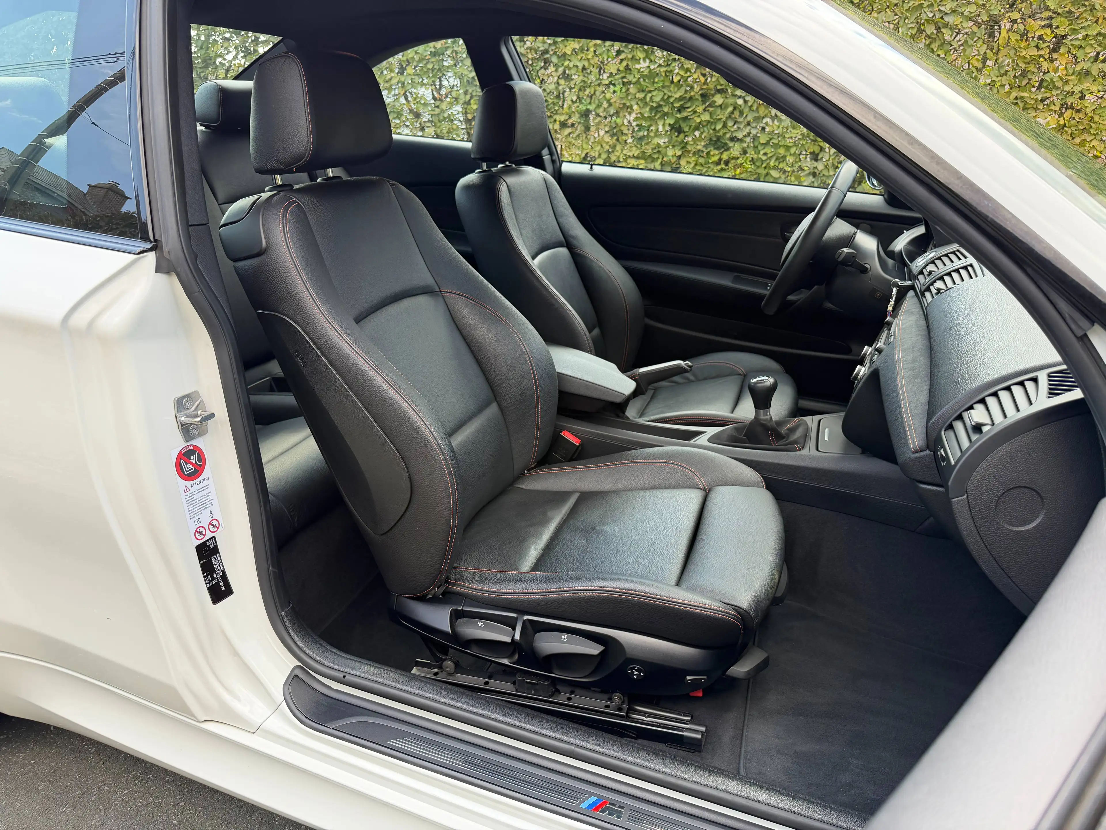 BMW M1 Coupé E82 - Alpine White III - Jantes M359 — photo 11