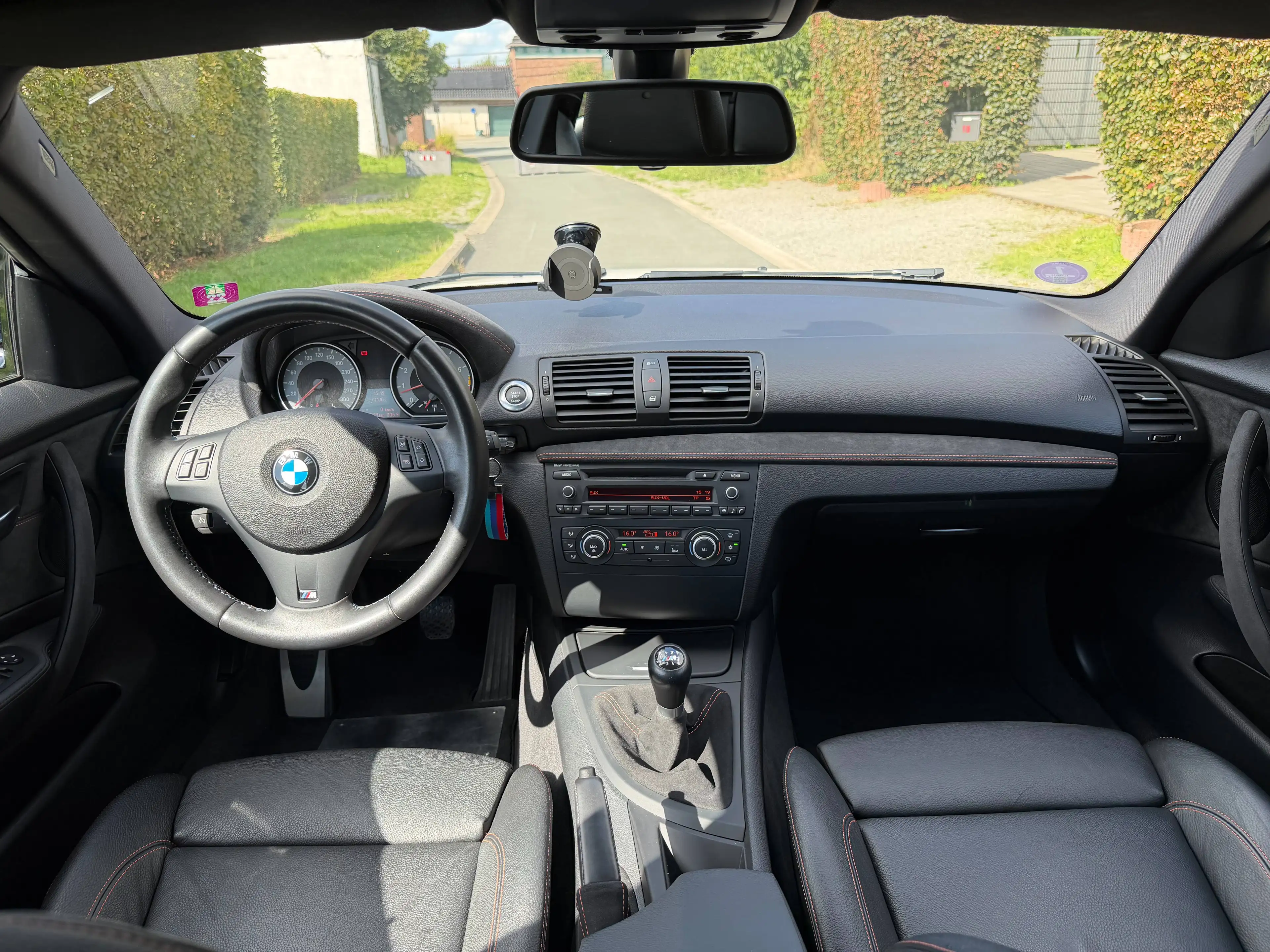 BMW M1 Coupé E82 - Alpine White III - Jantes M359 — photo 15