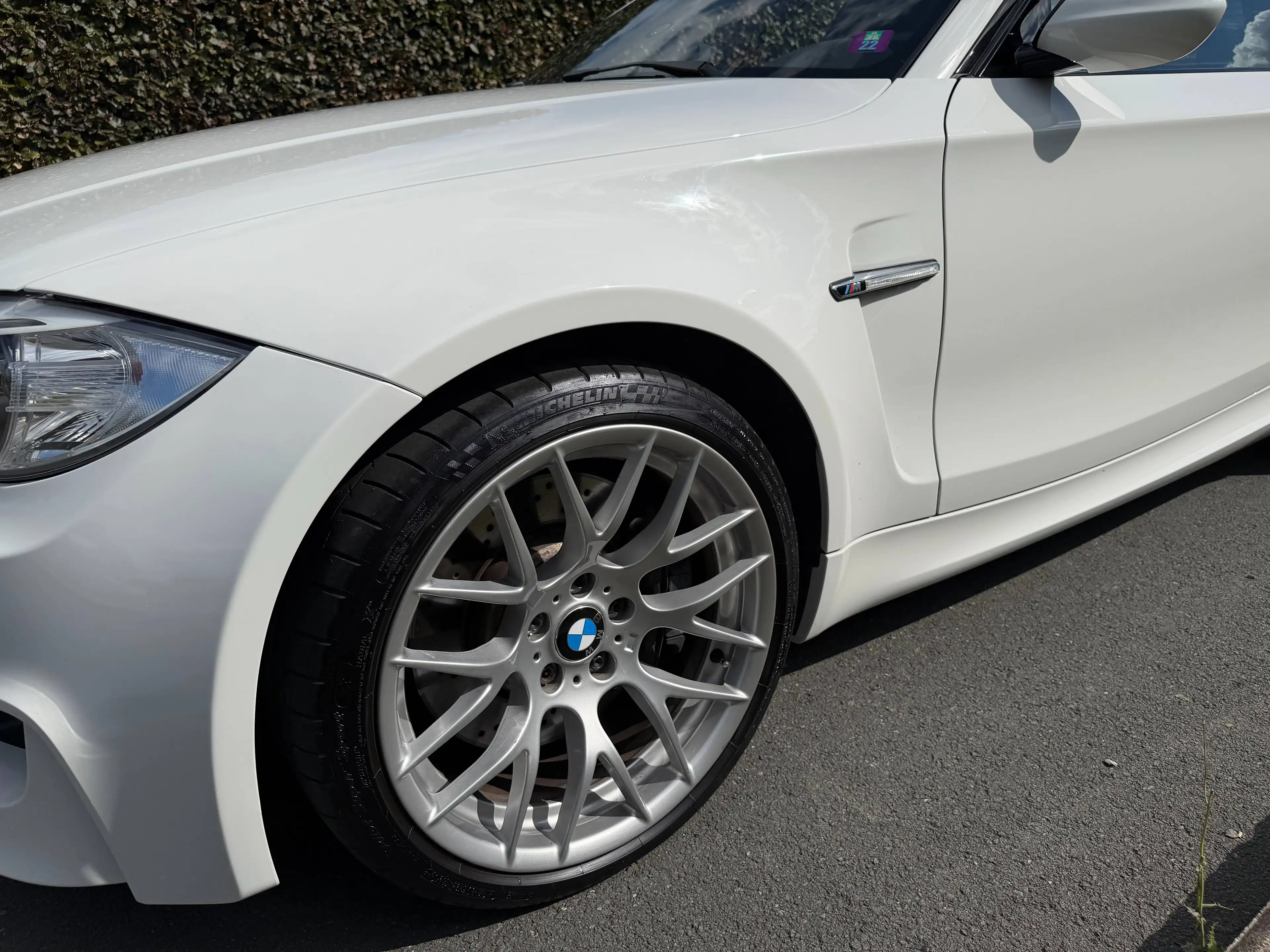 BMW M1 Coupé E82 - Alpine White III - Jantes M359 — photo 12