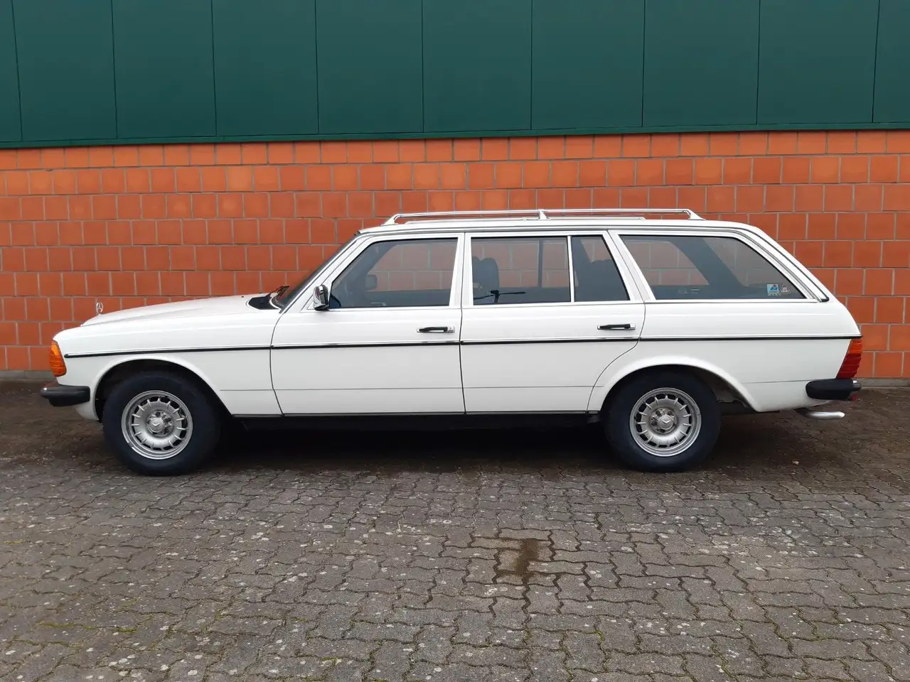 Mercedes-Benz 240 TD - 123 Kombi - traumhafter Zustand, foto 1