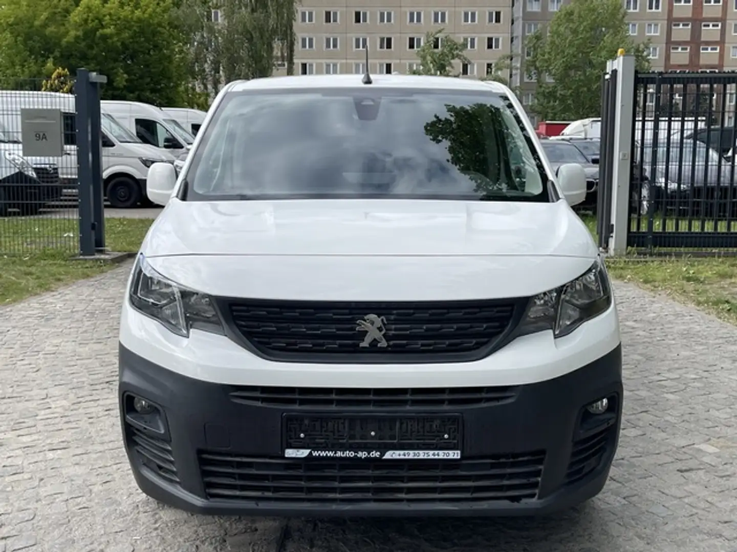 Peugeot Partner 130 Grip L2 1HAND*Klima*AHK*RFK Weiß - 2