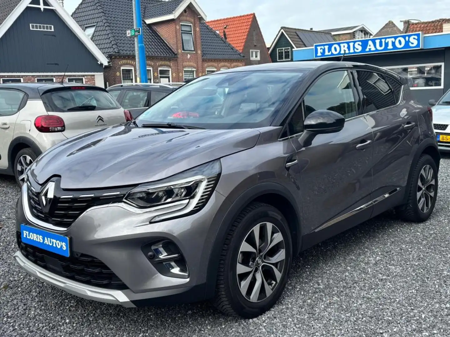 Renault Captur 1.0 TCe 100 Intens | Trekhaak |Keyless | Rijklaar! Grijs - 2