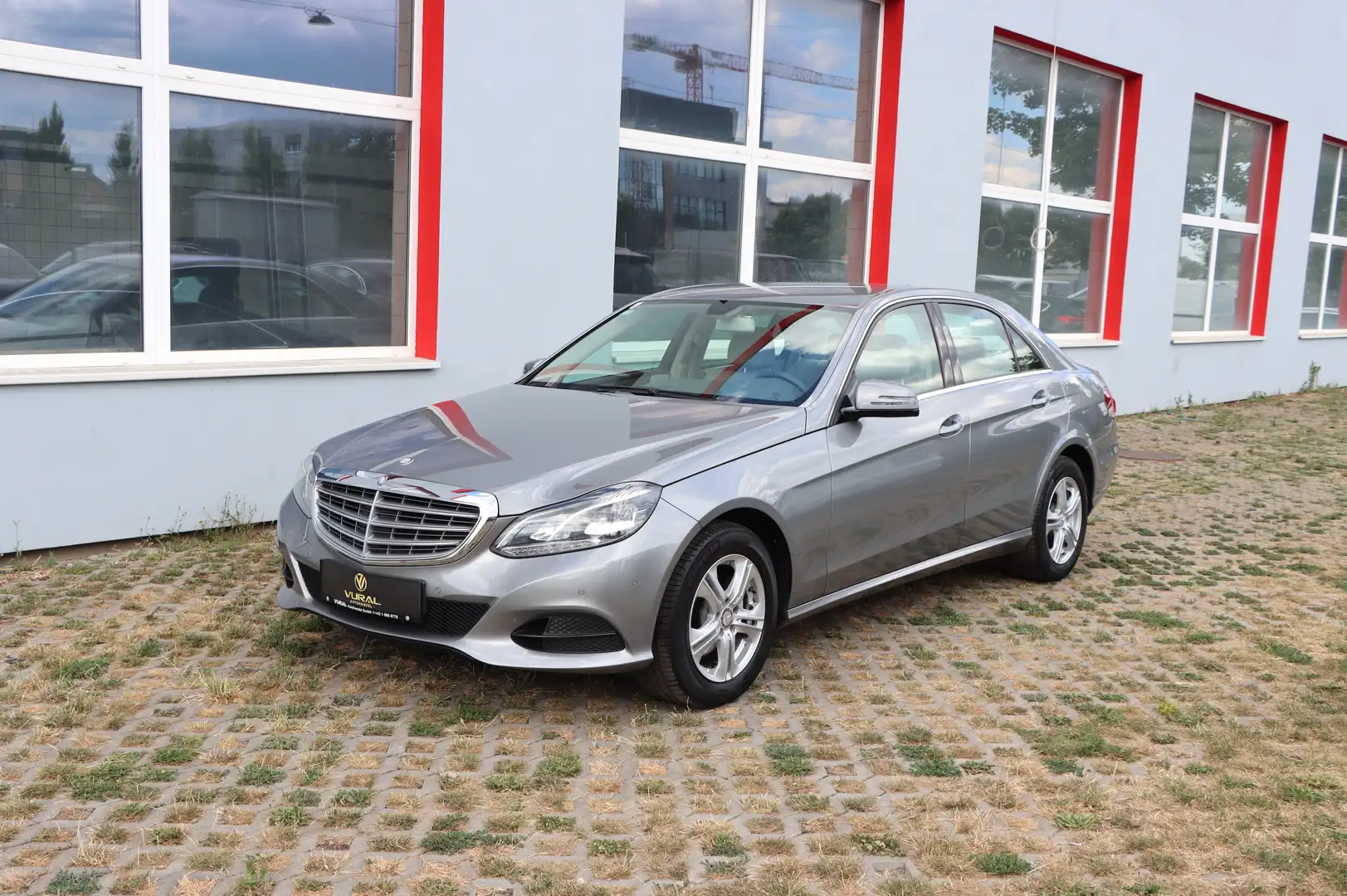 Mercedes-Benz E 220 E 220 CDI BlueEfficiency | FACELIFT | Grau - 2