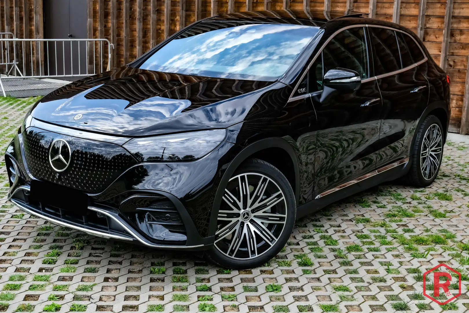 Mercedes-Benz EQE SUV AMG Line 4MATIC Widescreen 96kWh Чорний - 1