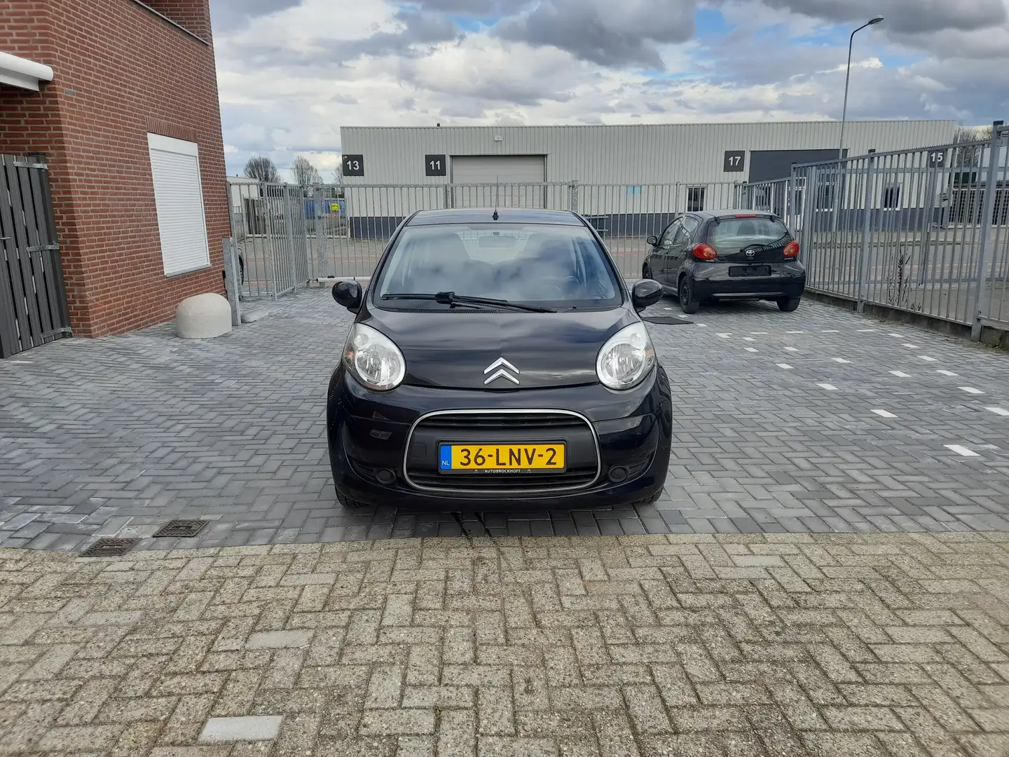 Citroen C1 1.0-12V Ambiance Nieuwe Olieservice,APK Negro - 1
