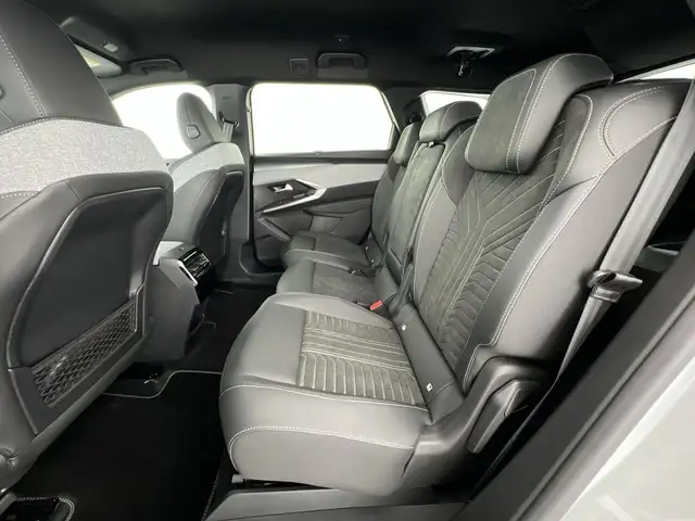 Peugeot 5008 view 8