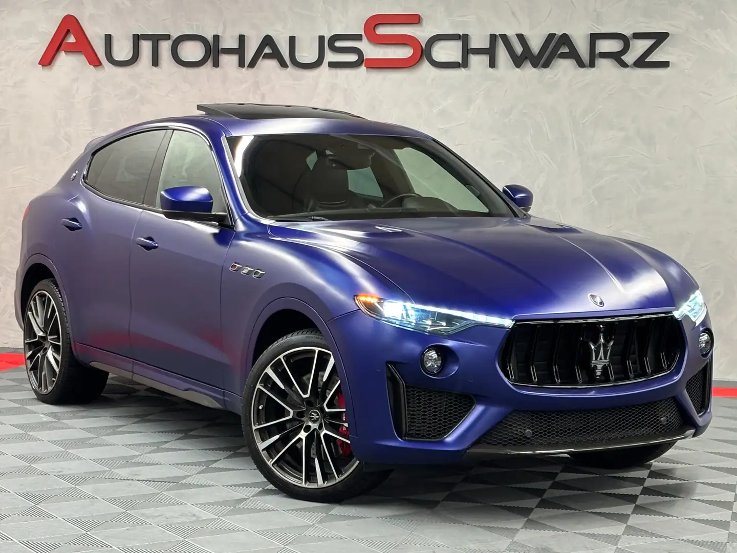Maserati Levante Levante Trofeo V8 1 of 100 Carbon S-Dach 360° Blau - 1