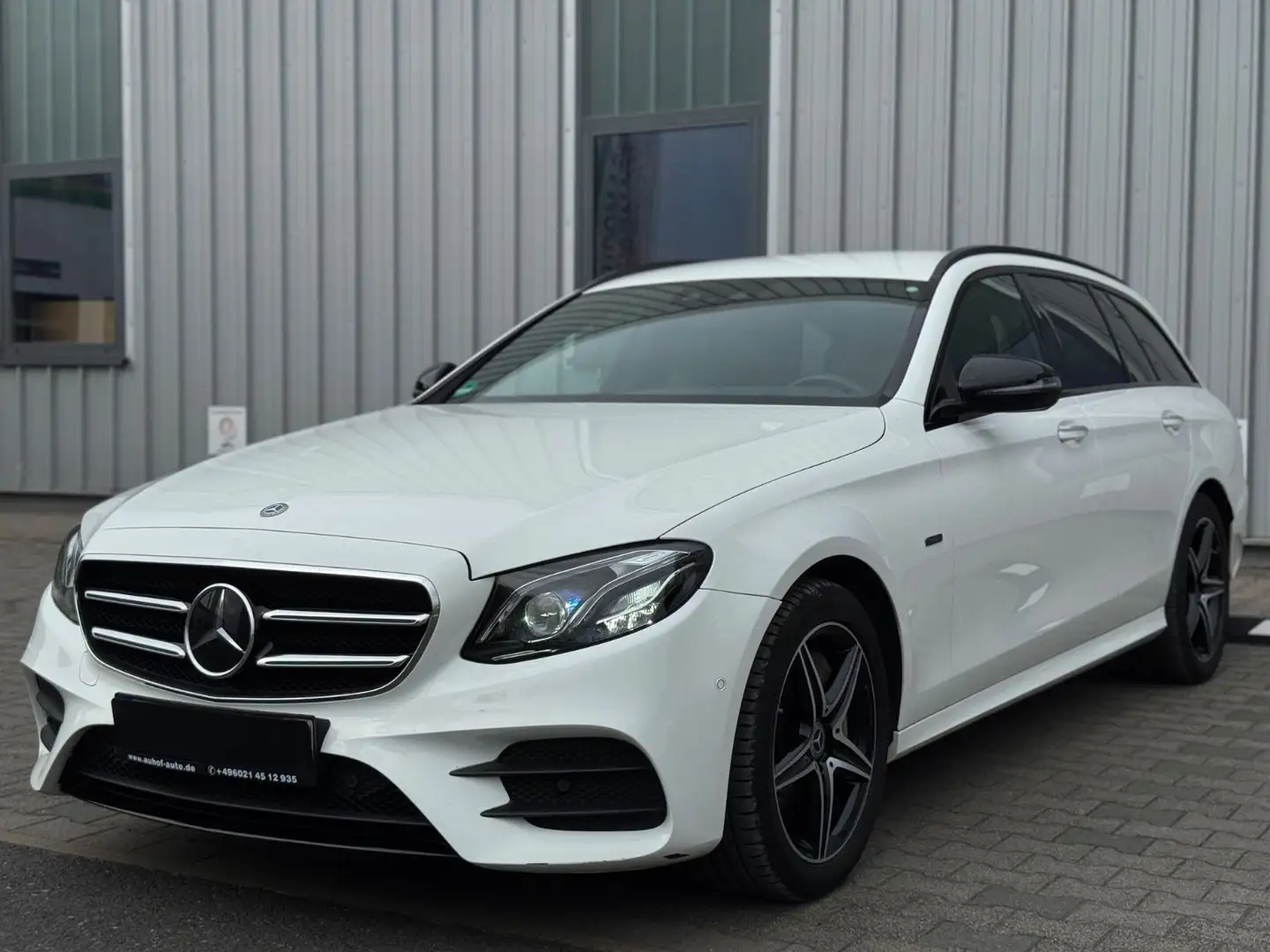 Mercedes-Benz E 300 de AMG Line Distro Burmes HUD Ambilig Night Weiß - 2