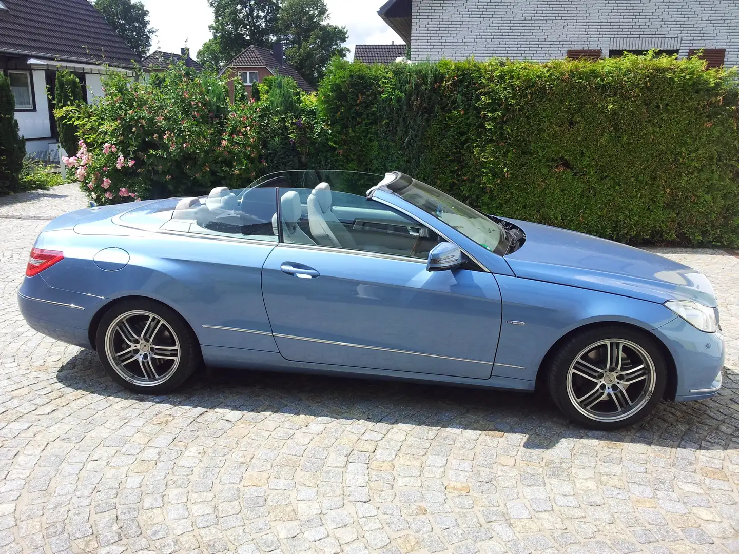 Mercedes-Benz E 350 E-Klasse Cabrio Diesel CDI DPF Cabrio BlueEFFICIEN Blau - 2