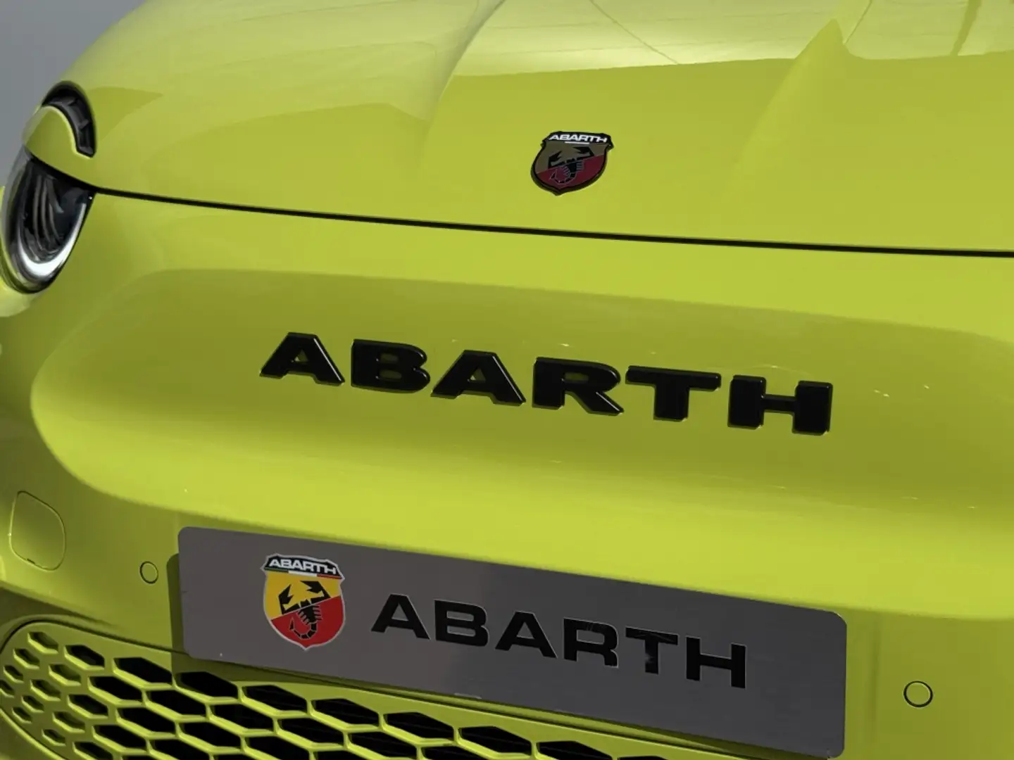 Abarth 500e Scorpionissima 155 PK | full option Verde - 2