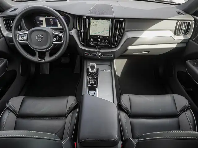 Volvo XC60 view 11